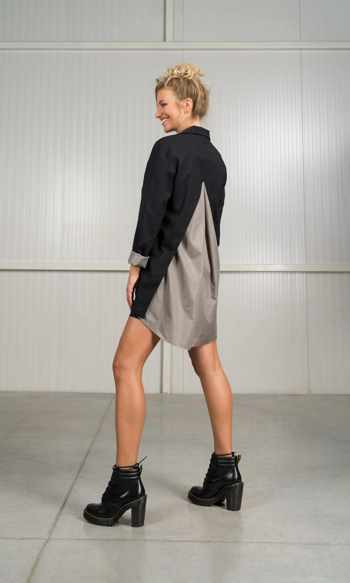 Contrasting Fabric Blazer with Roll-up Sleeves - Image 5