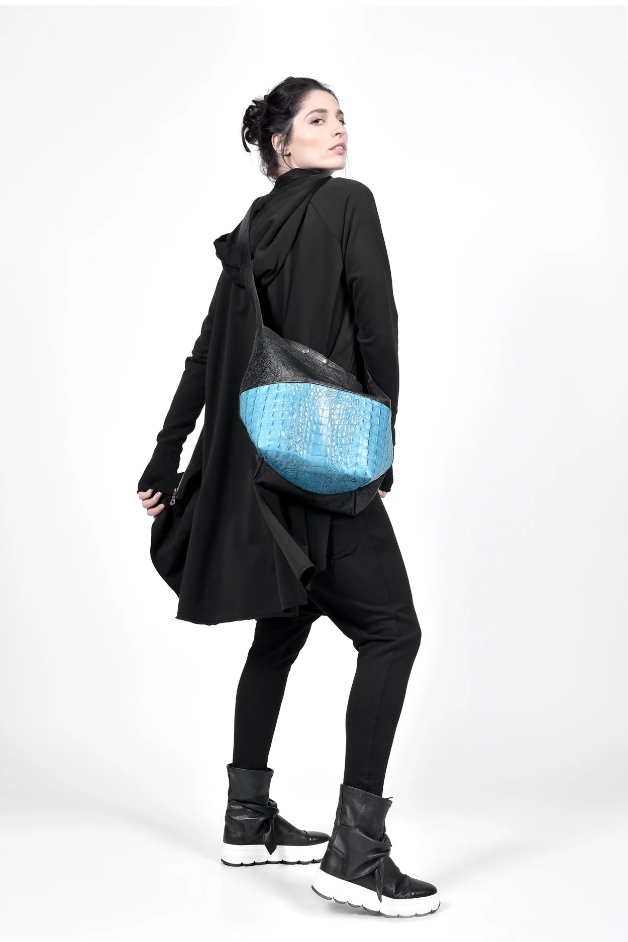 Large Extravagant Genuine Leather Bag - Image 4