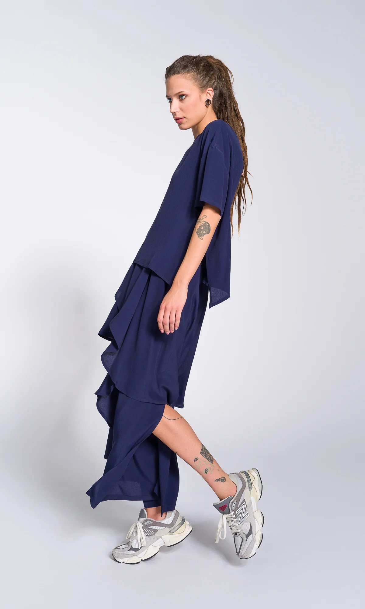 Loose T-Shirt with Asymmetric Hem - Image 3