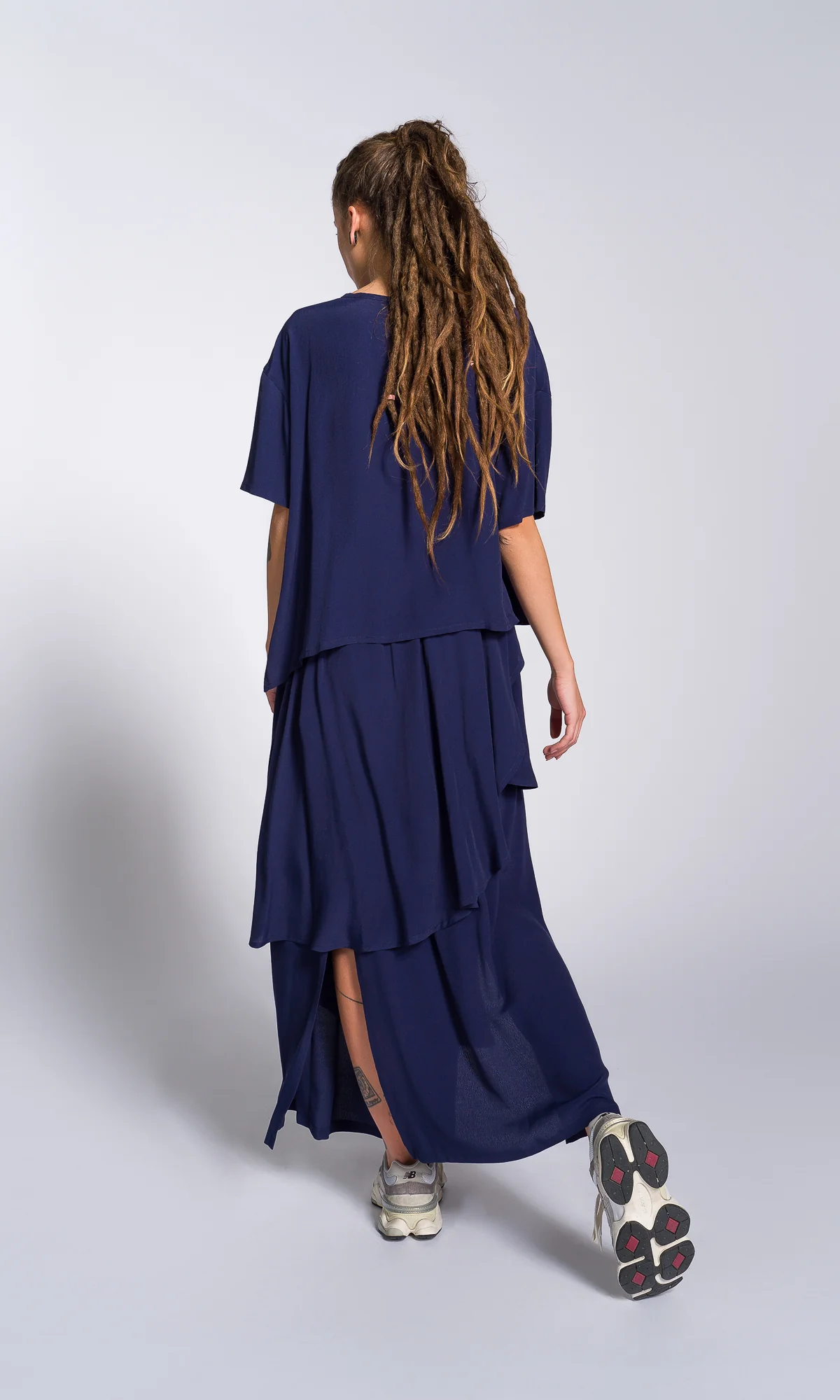 Loose T-Shirt with Asymmetric Hem - Image 4