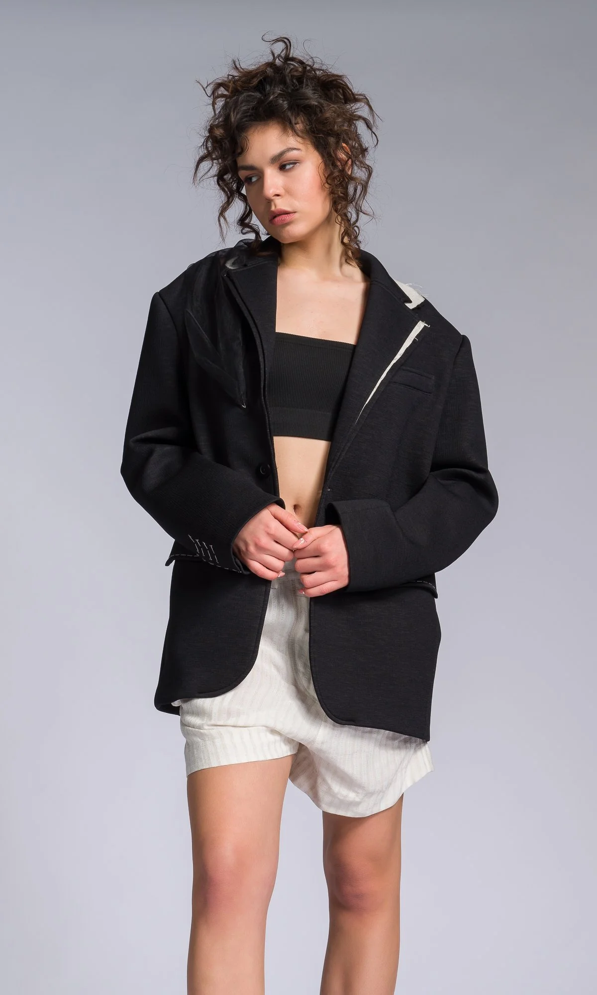Masculine-cut Blazer with Contrasting Details - Image 5