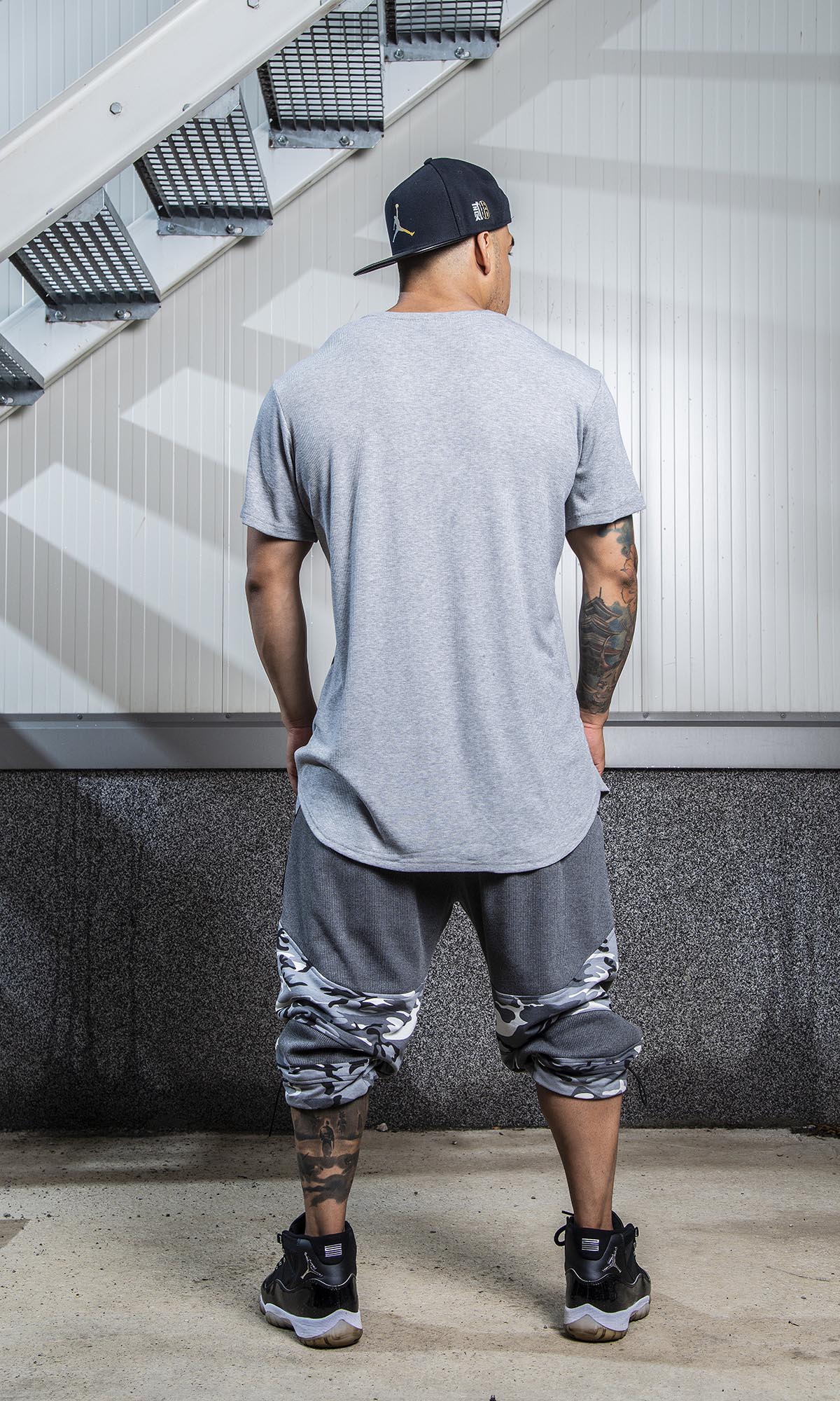 Mid-Calf Camouflage Pants - Image 9