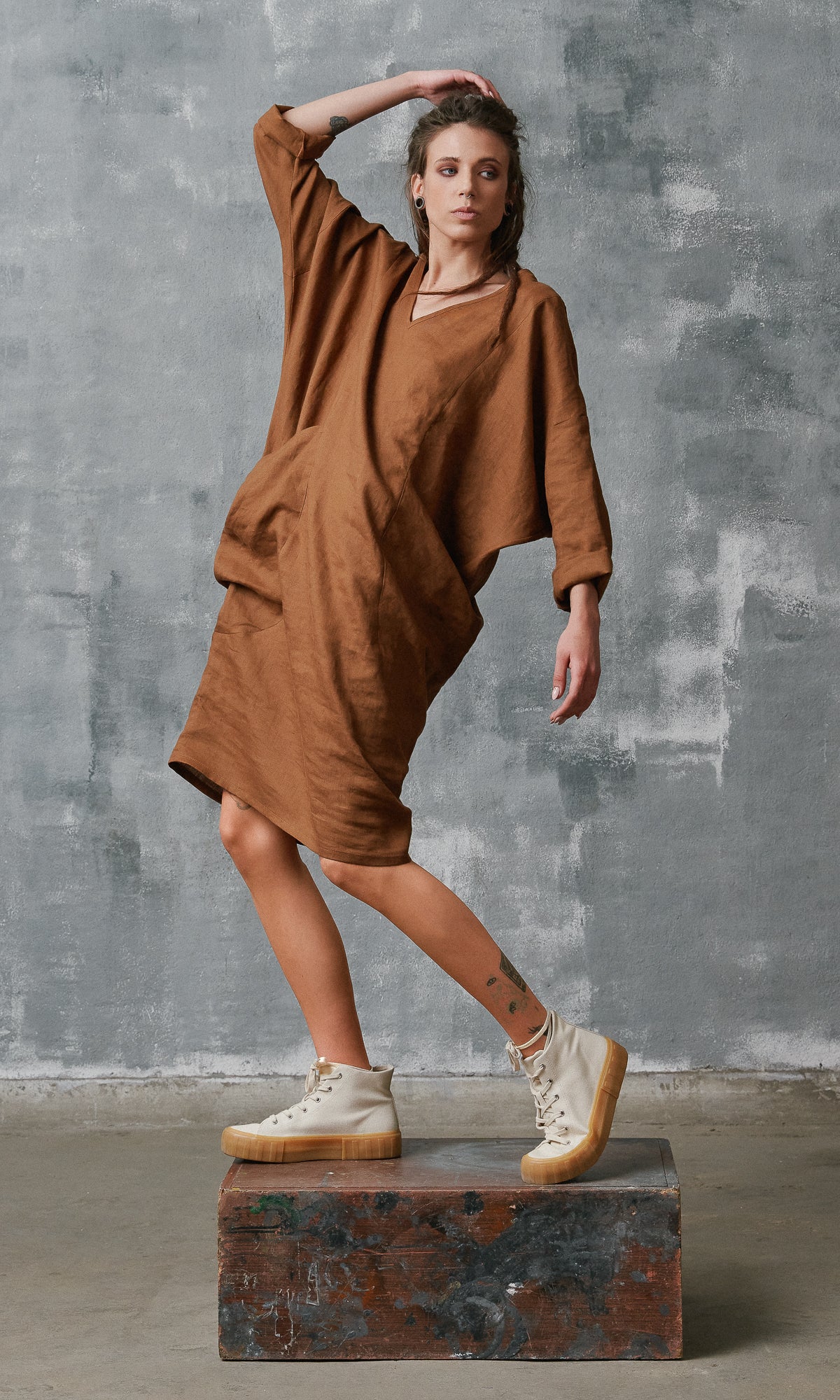 Midi Linen Dress with Large Pockets - Image 2