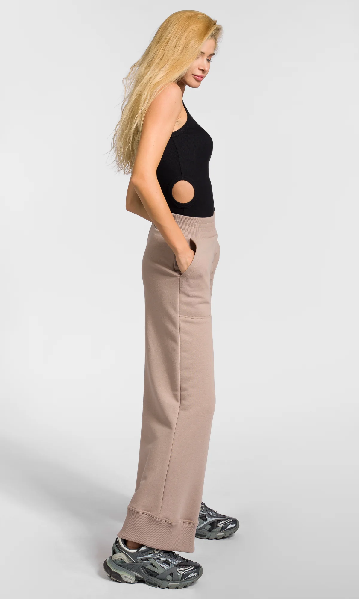 Side Circle Cut-Out Tank - Image 3