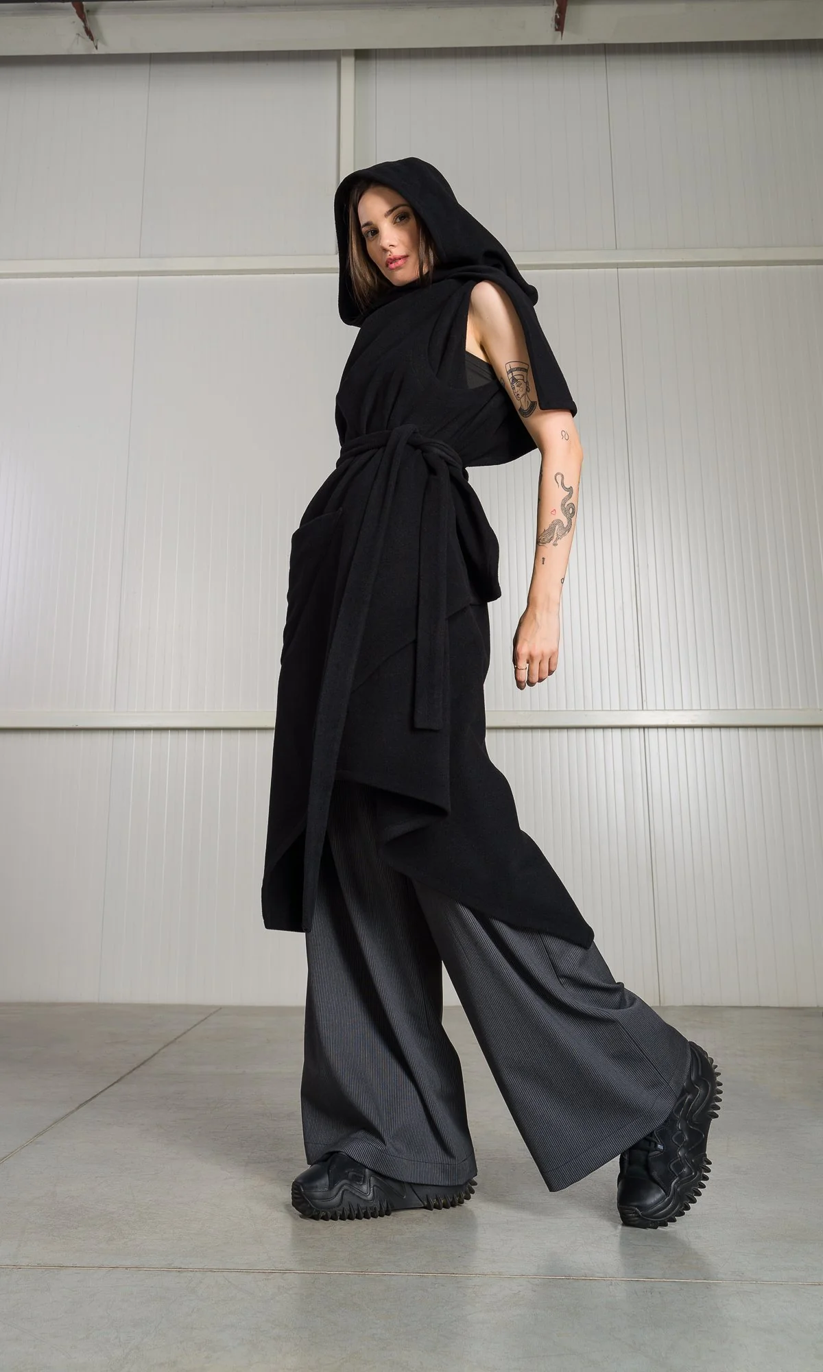 Sleeveless Cashmere Blend Coat with Hood - Image 6
