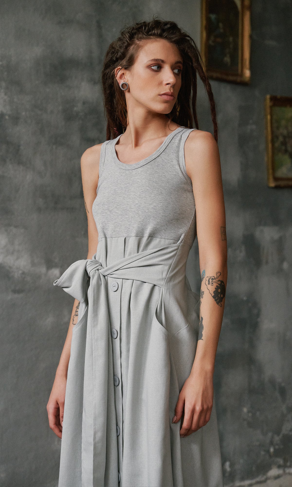 Sleeveless Mixed Dress with Belt - Image 5
