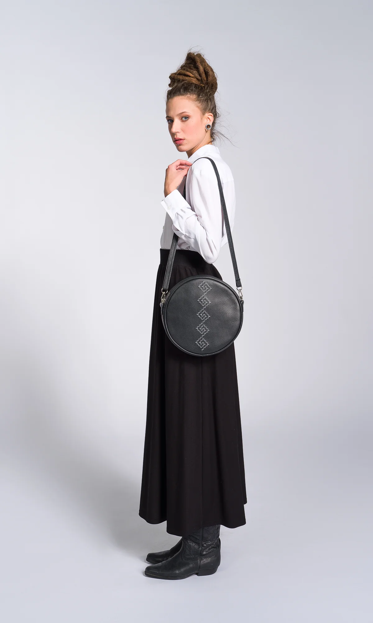 Small Circle Crossbody Bag - Image 2