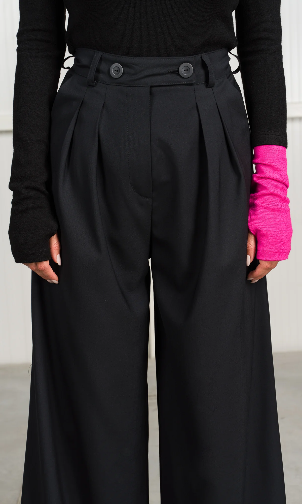 Turtleneck Knit Top with Contrasting Sleeve - Image 5