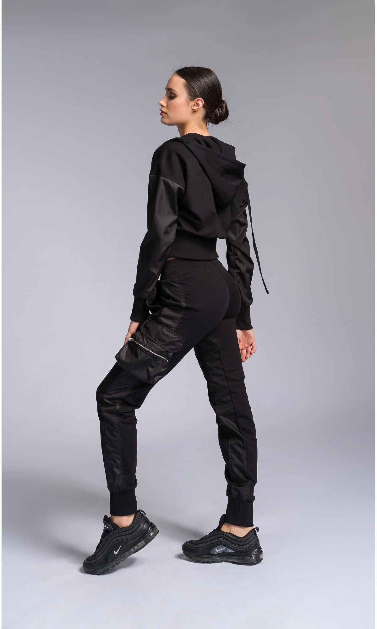 Two-piece Set of Joggers with Cargo Pockets and Cropped Zip-up Hoodie - Image 3