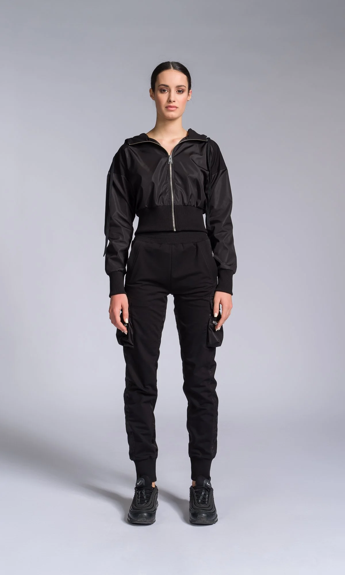 Two-piece Set of Joggers with Cargo Pockets and Cropped Zip-up Hoodie - Image 4