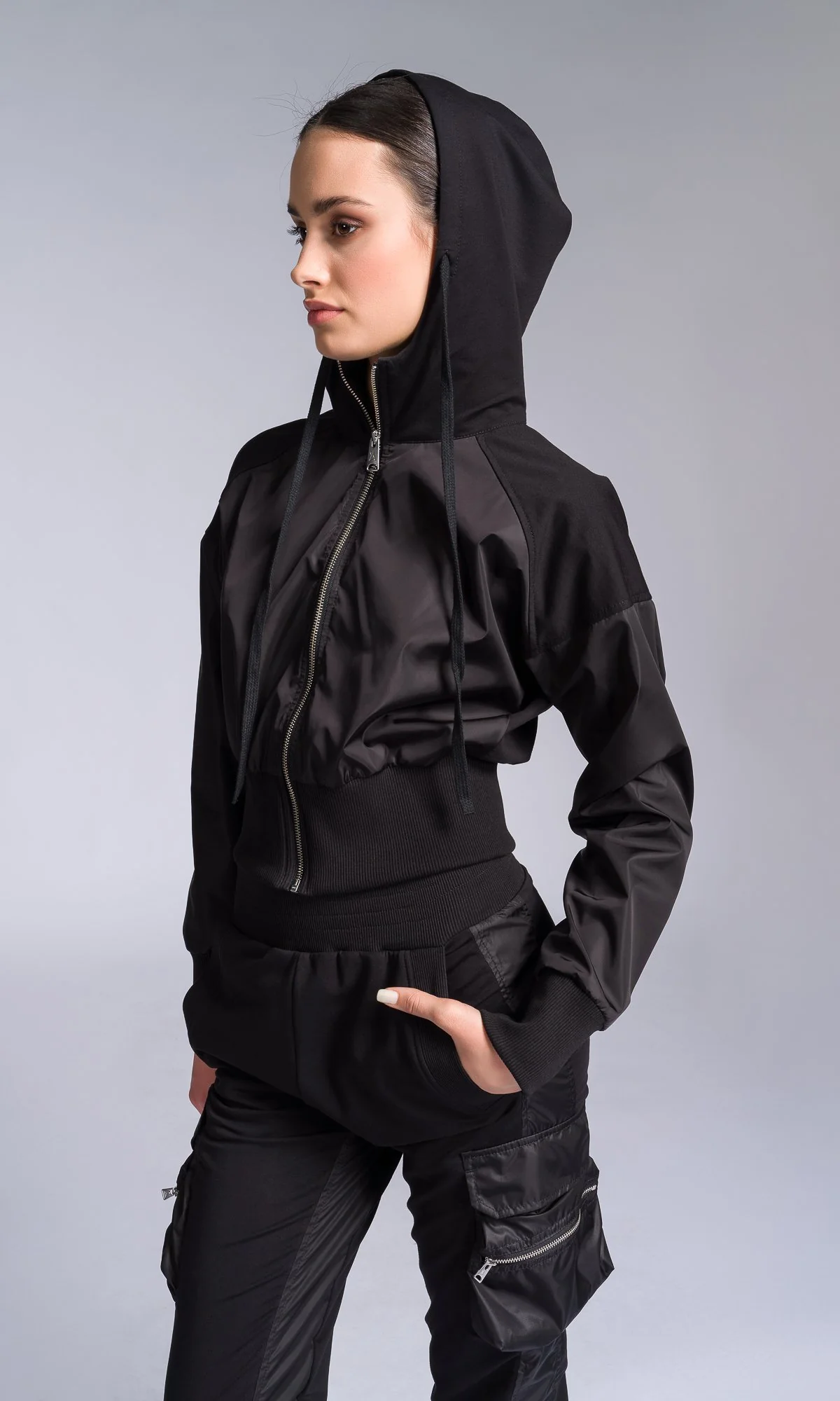 Two-piece Set of Joggers with Cargo Pockets and Cropped Zip-up Hoodie - Image 5