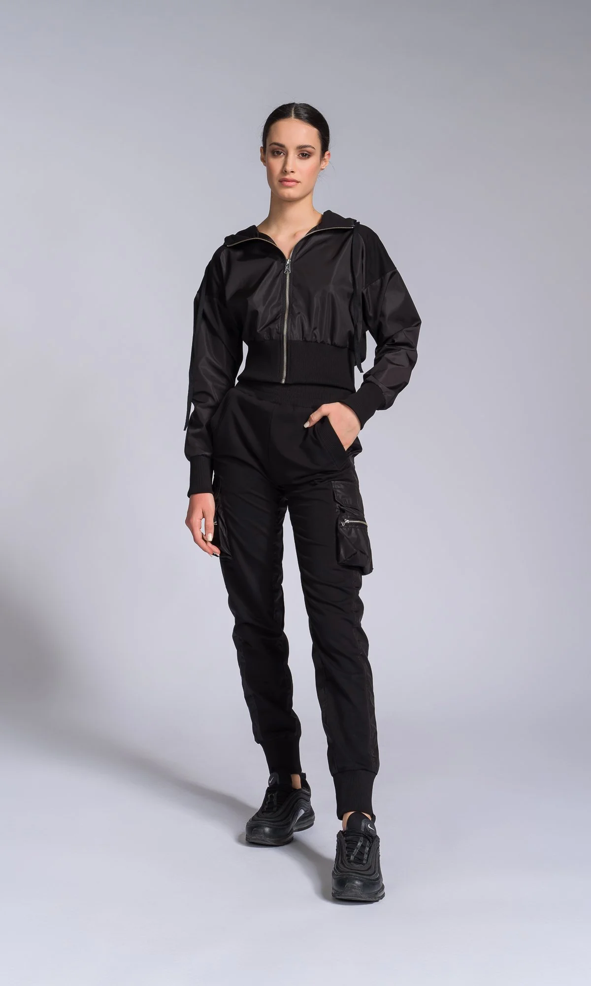 Two-piece Set of Joggers with Cargo Pockets and Cropped Zip-up Hoodie - Image 8