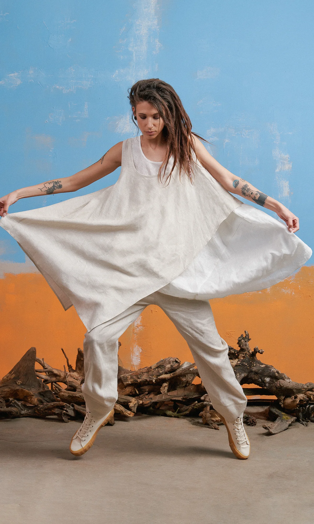 Two-piece Set of Layered Sleeveless Linen Tunic and Linen Pants - Image 5