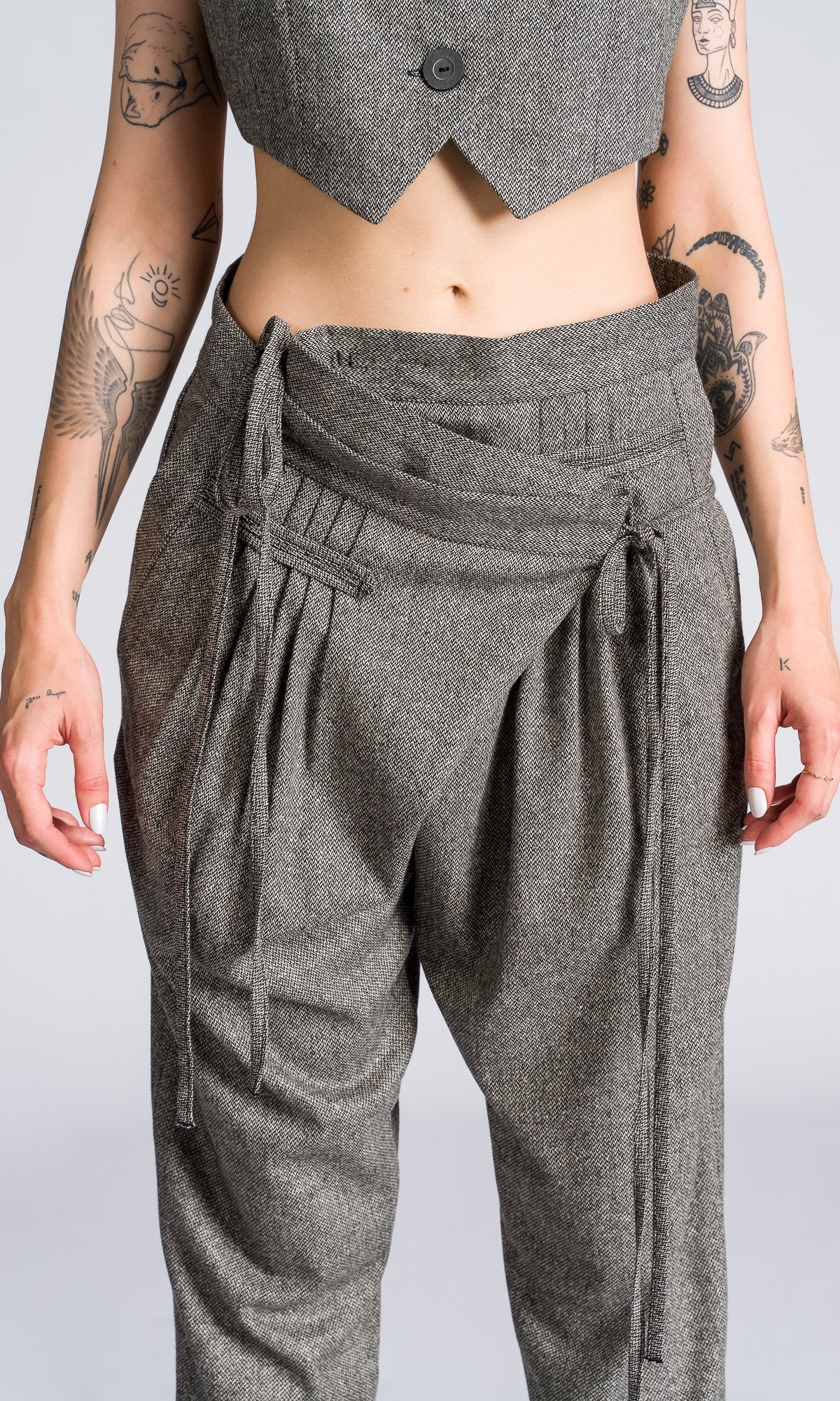 Two-piece Set of Tapered Pants and Cropped Suit Vest - Image 5