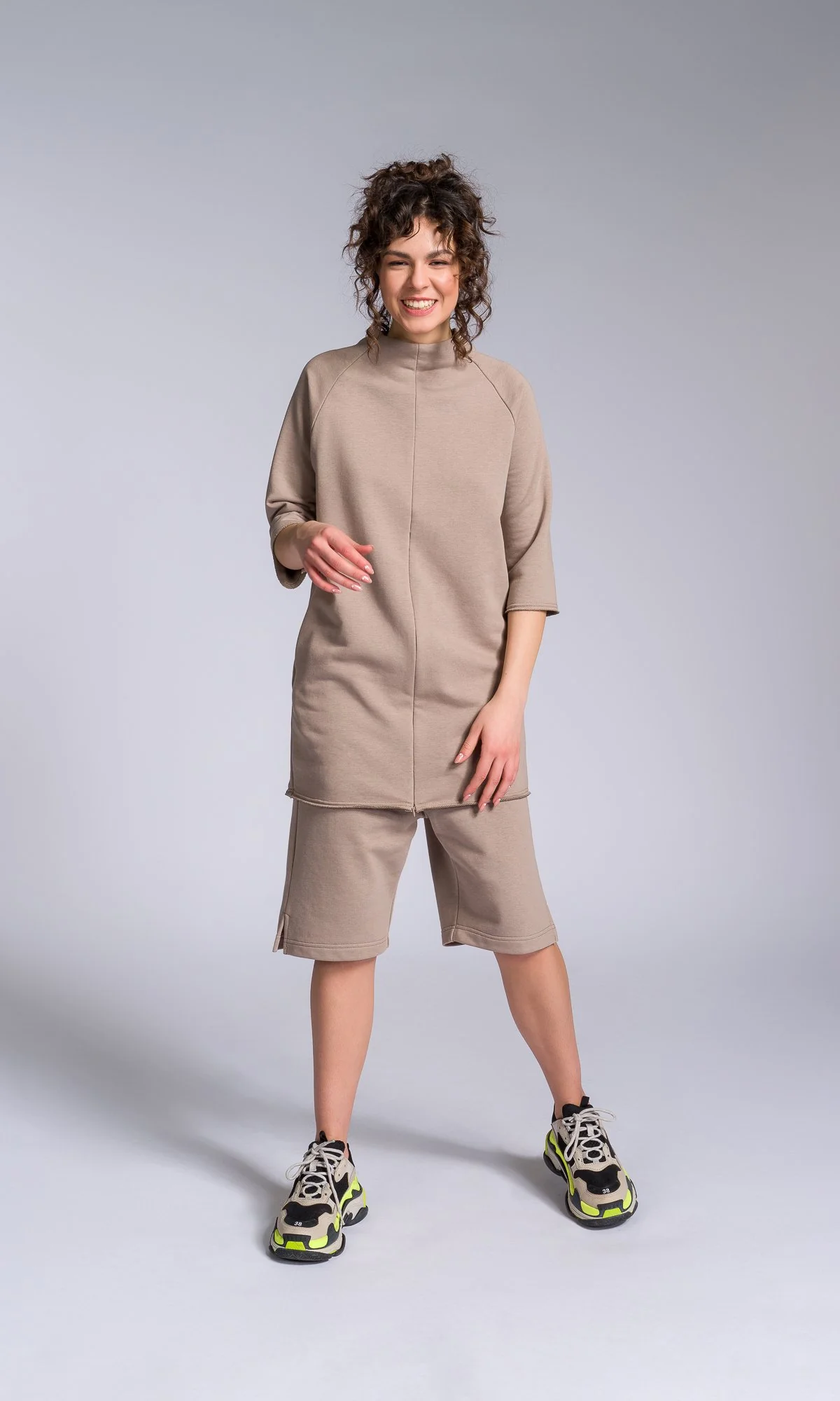 Two-piece Set of Tunic Sweatshirt with Zipper Slits and Cotton Shorts - Image 3
